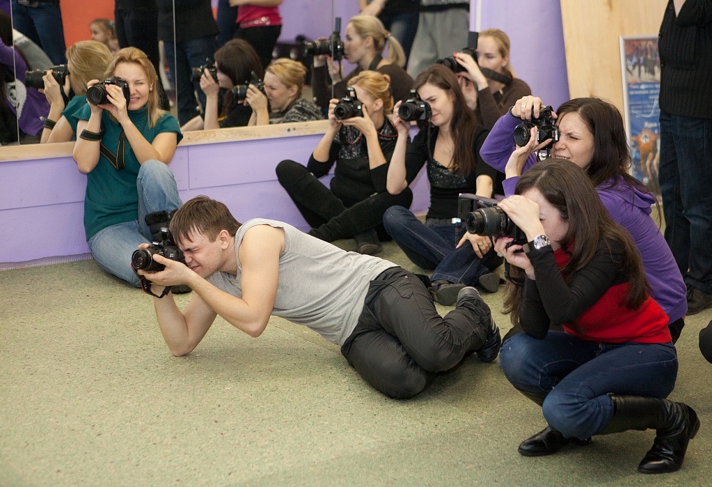 Инстаграм кадров. Открытие Фотошколы. Фотошкола квадрат. Фотошкола зеленый квадрат. Фотошкола квадрат Астрахань.